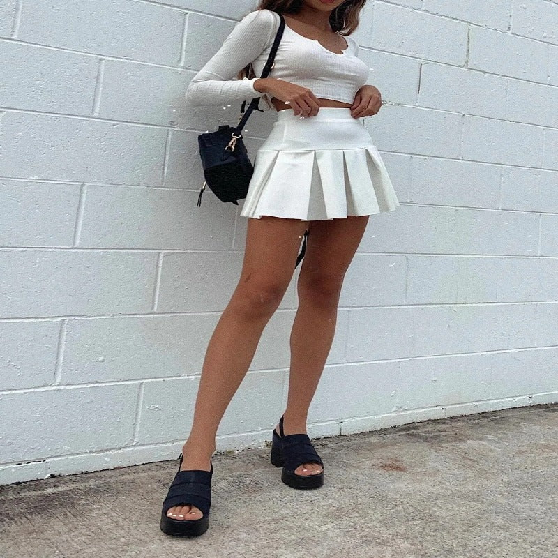 Fashionable pleated skirt for autumn/winter