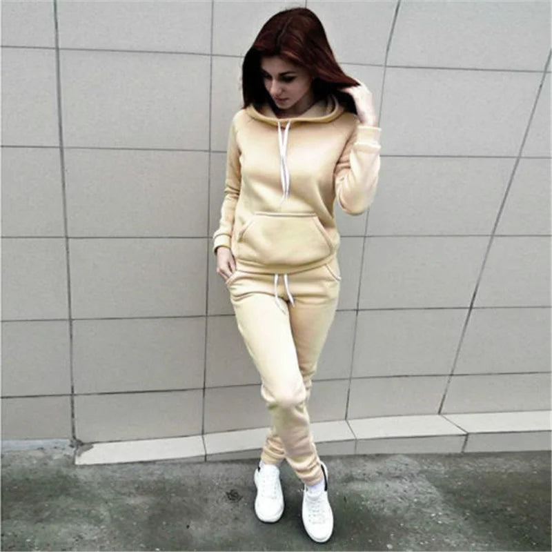 Warm days, cool looks - our 2023 tracksuit for stylish comfort!