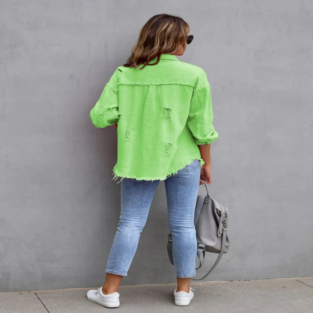 La veste en jean déchirée