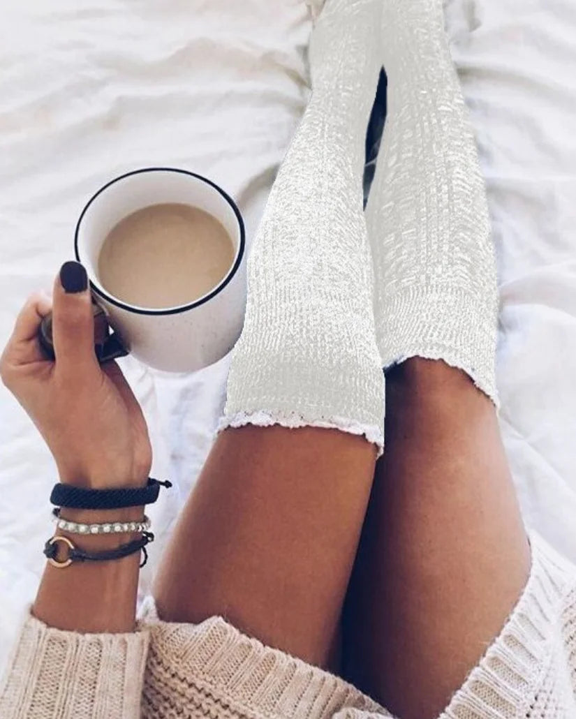 FrostyFemme™ – Kuschelige Strickstrümpfe für Wärme & Stil