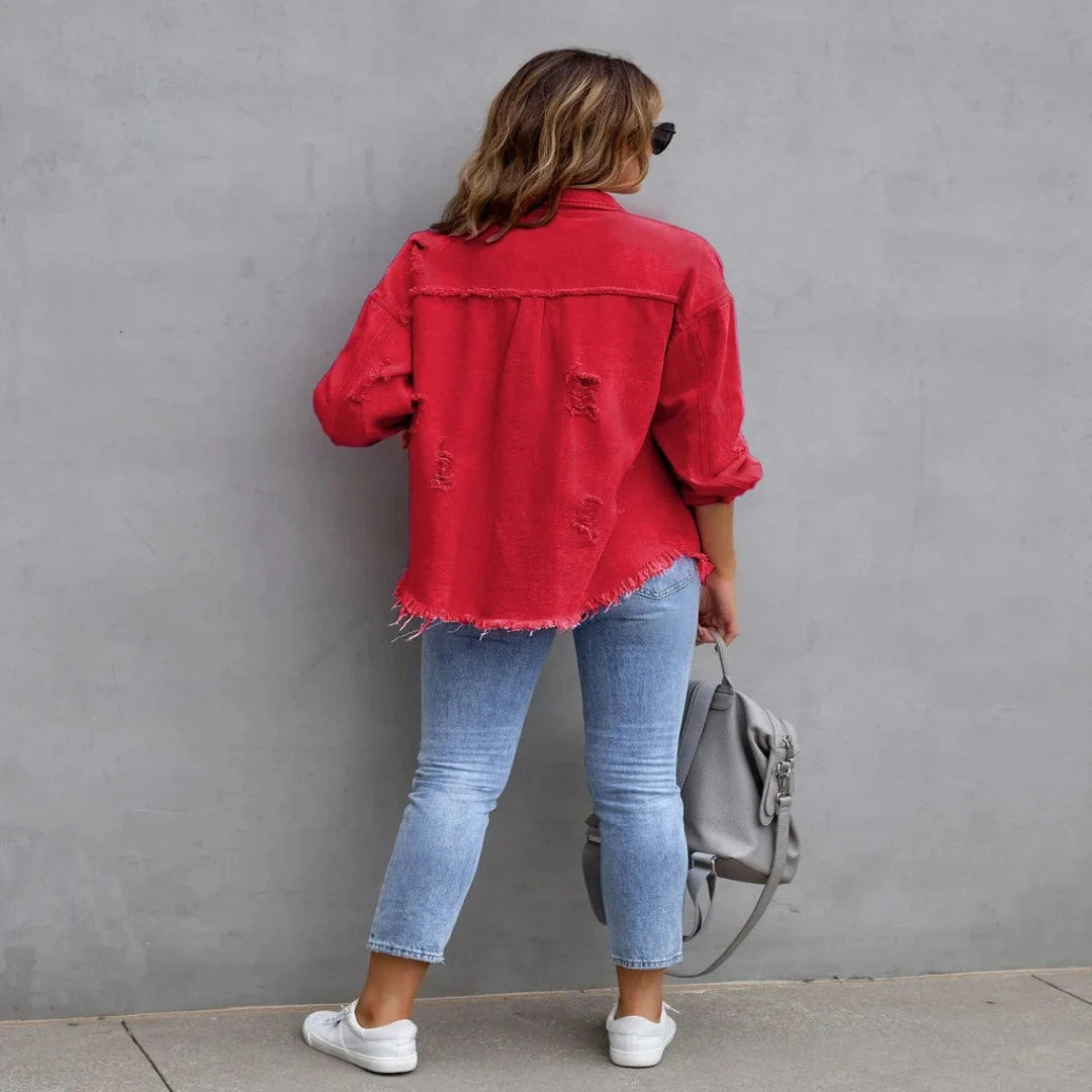 La veste en jean déchirée