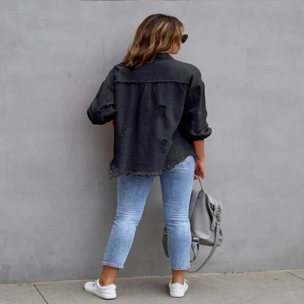 La veste en jean déchirée