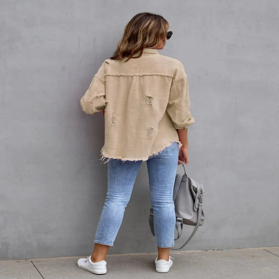 La veste en jean déchirée