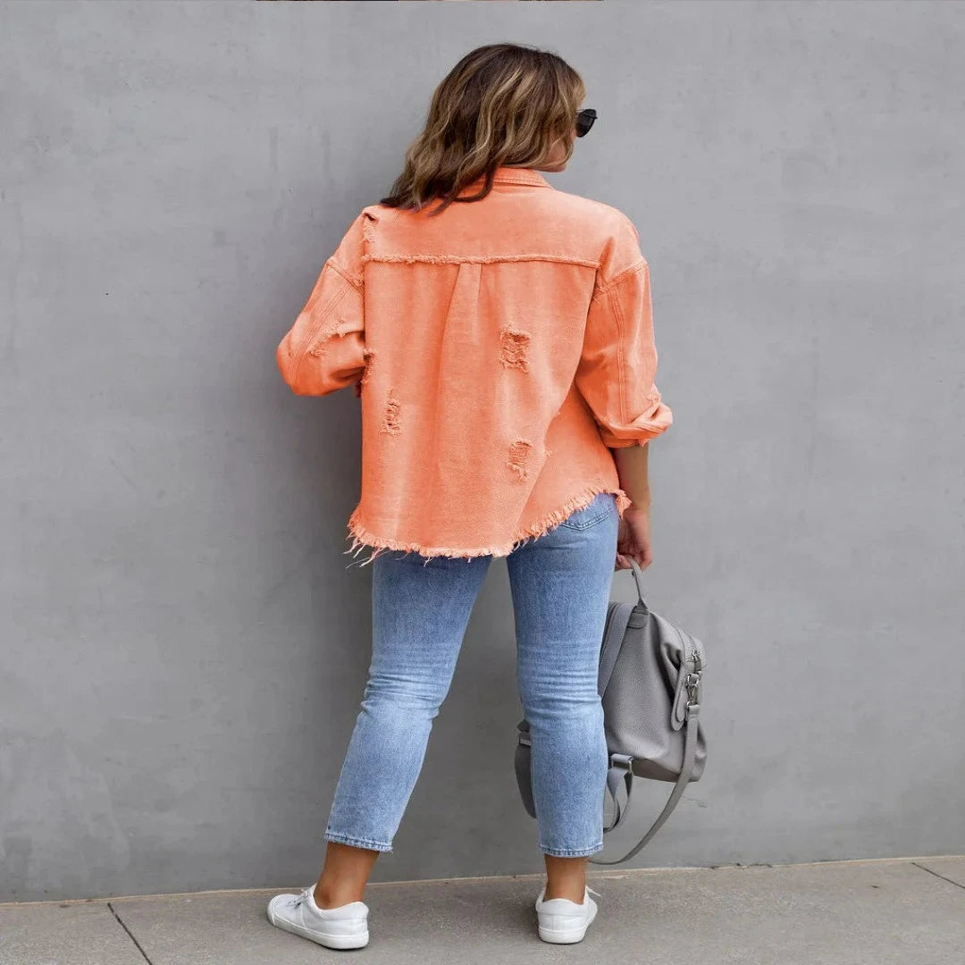 La veste en jean déchirée