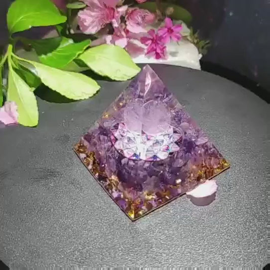 Orgonit Pyramide für spirituelle Magie
